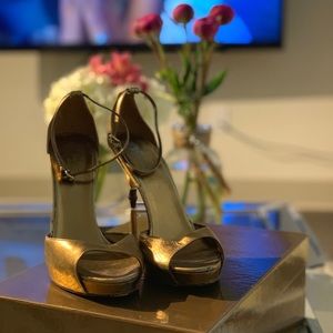 Authentic Gucci gold heel size 37
